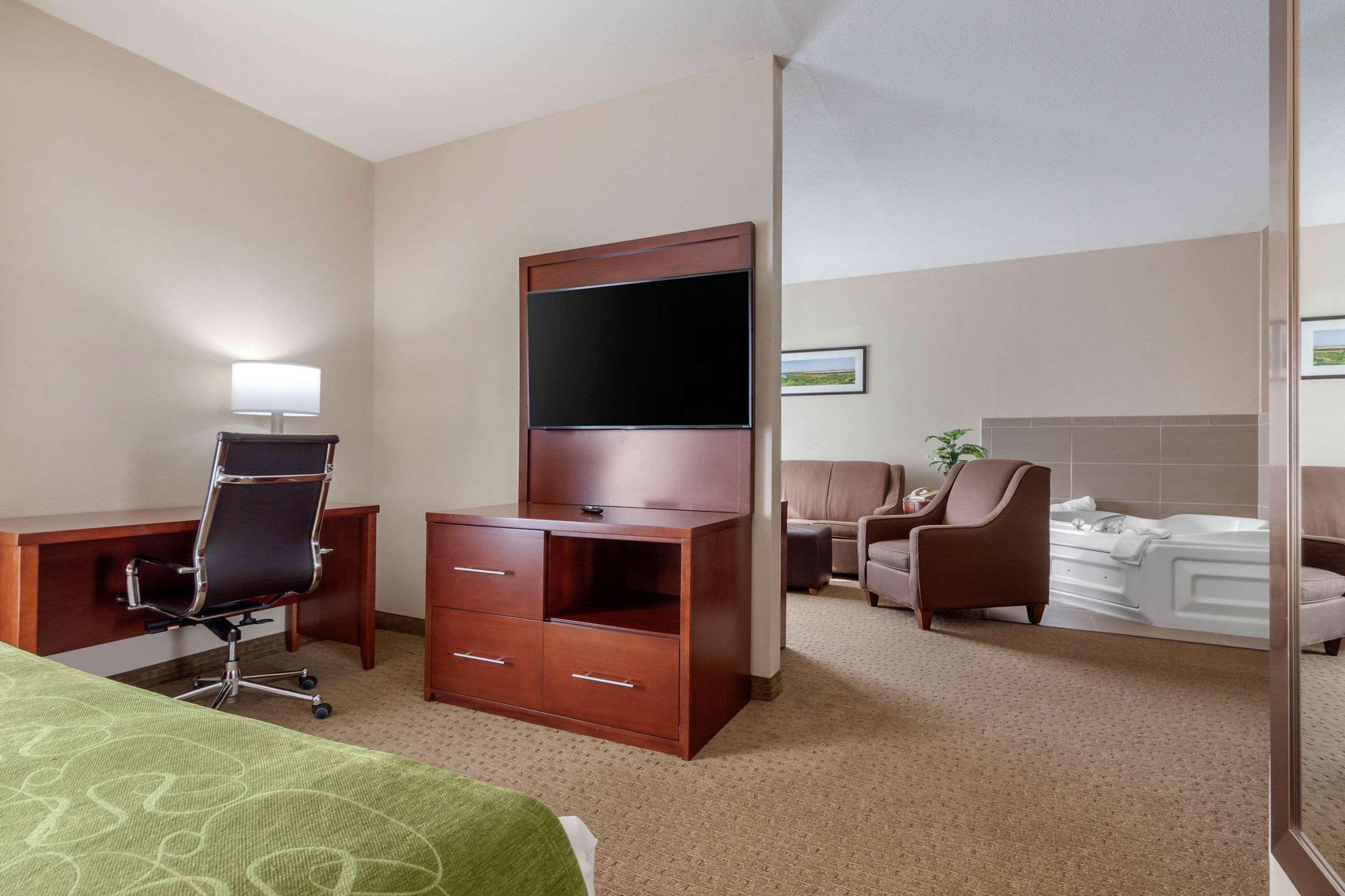 Comfort Suites Omaha East-Council Bluffs Exterior photo