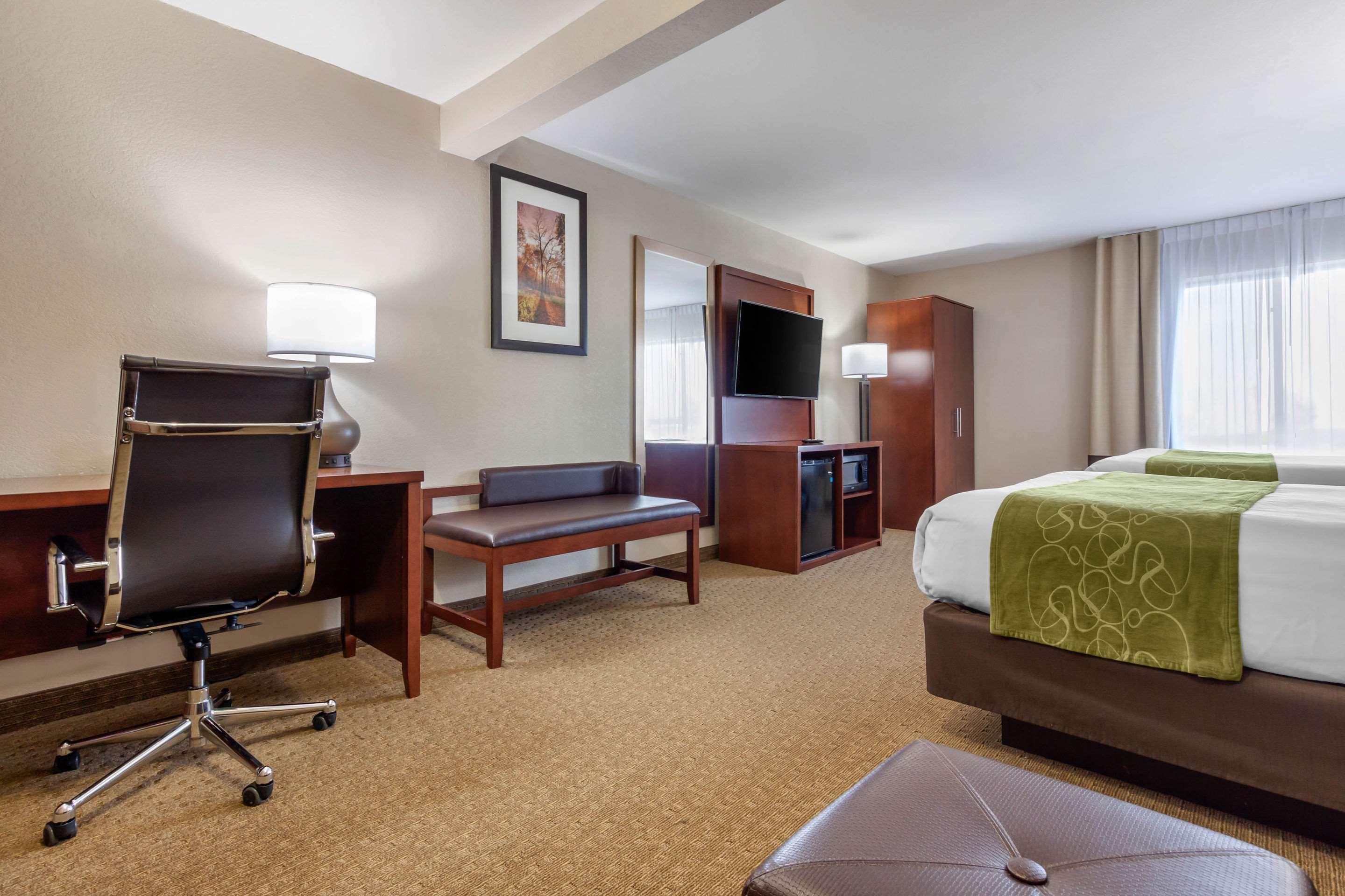 Comfort Suites Omaha East-Council Bluffs Exterior photo